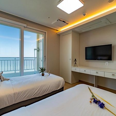 Отель Gangneung Pineart Label Экстерьер фото