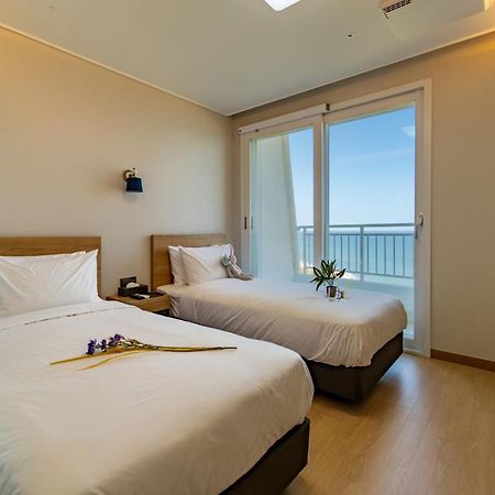 Отель Gangneung Pineart Label Экстерьер фото