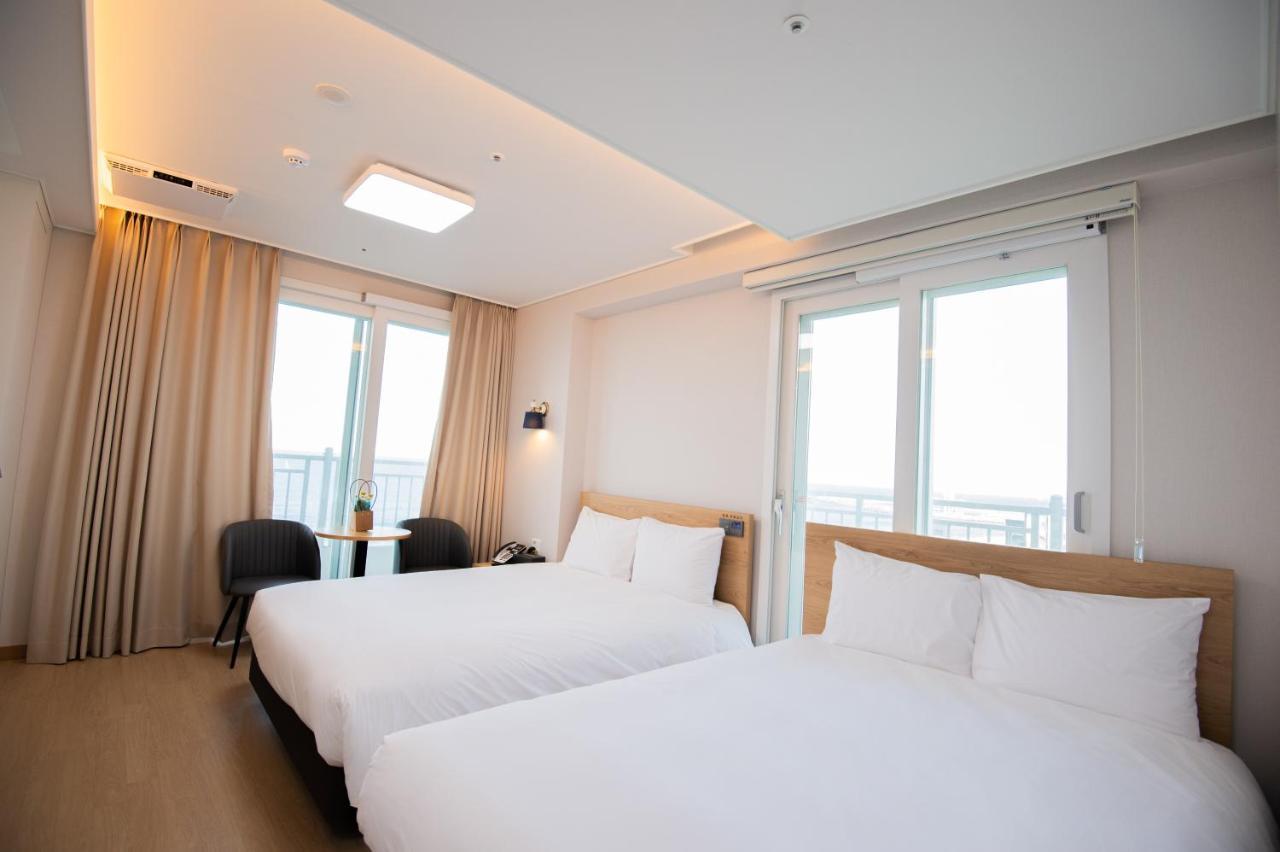 Отель Gangneung Pineart Label Экстерьер фото