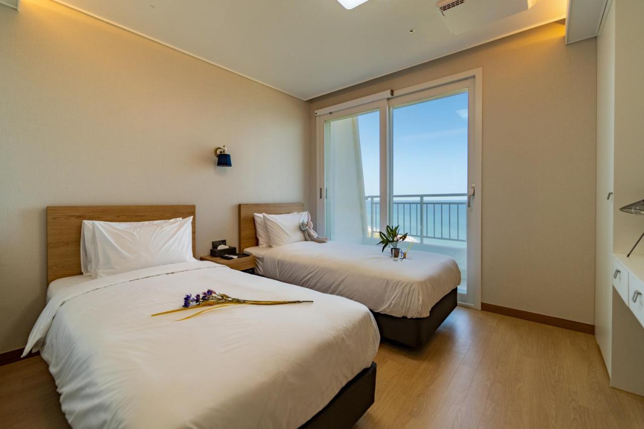 Отель Gangneung Pineart Label Экстерьер фото